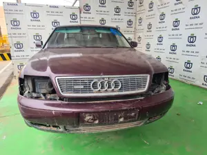 AUDI A8 (D2) foto 1