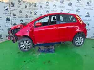 TOYOTA YARIS (P13) foto 3