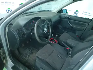 VOLKSWAGEN GOLF IV BERLINA (1J1)(10.1997) foto 2