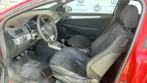 OPEL ASTRA H GTC foto 3
