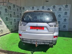 MITSUBISHI OUTLANDER (CW0) foto 4