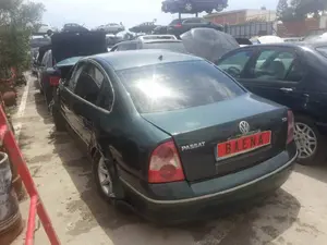 VOLKSWAGEN PASSAT BERLINA (3B3) foto 2
