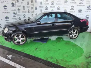 MERCEDES-BENZ CLASE E (BM 211) BERLINA foto 4