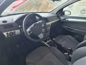 OPEL ASTRA H BERLINA foto 4
