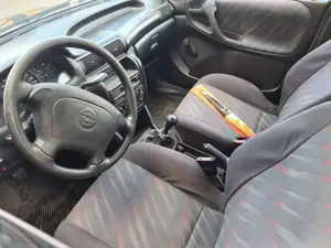 OPEL ASTRA F BERLINA foto 2