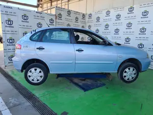 SEAT IBIZA (6L1) foto 2