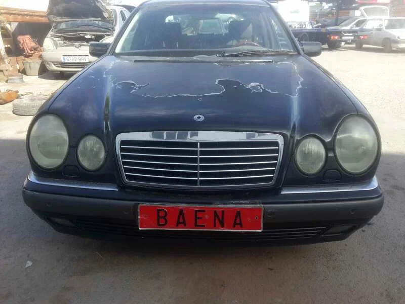 MERCEDES-BENZ CLASE E (BM 210) BERLINA