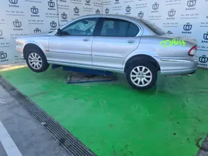 JAGUAR X-TYPE foto 4