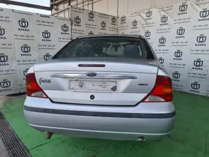 FORD FOCUS BERLINA (CAK) foto 5