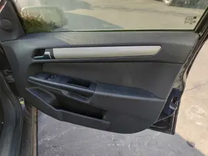 OPEL ASTRA H BERLINA foto 14