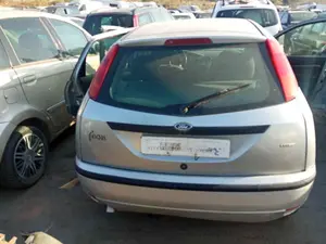 FORD FOCUS BERLINA (CAK) foto 2