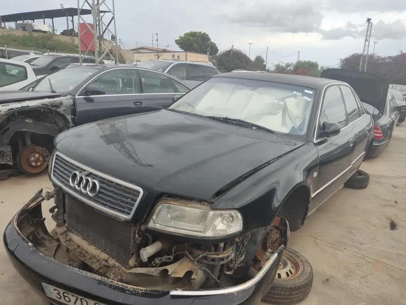 AUDI A8 (D2)