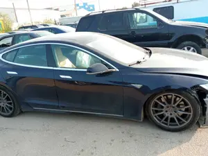 TESLA MODEL S foto 2