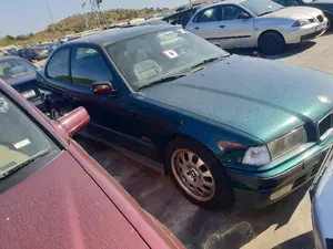 BMW SERIE 3 BERLINA (E36) foto 2