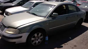 VOLKSWAGEN PASSAT BERLINA (3B2) foto 3