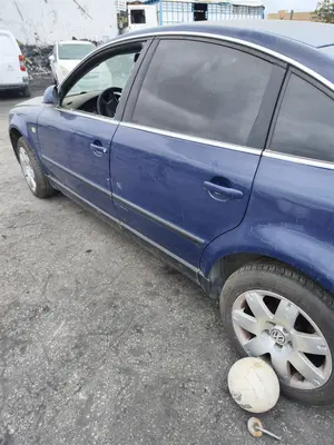 VOLKSWAGEN PASSAT BERLINA (3B3) foto 5