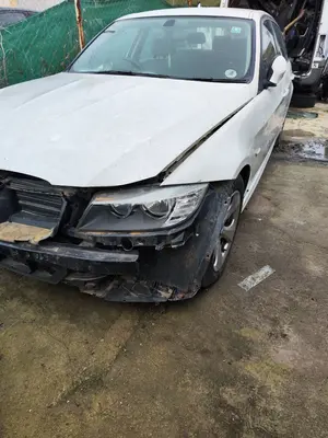 BMW SERIE 3 BERLINA (E90) foto 2