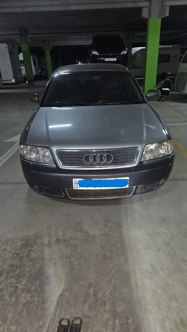 AUDI A6 BERLINA (4B2)