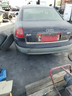 AUDI A6 BERLINA (4B2) foto 5