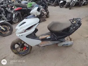 YAMAHA AEROX 50 foto 2