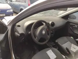 SEAT CORDOBA BERLINA (6L2) foto 6