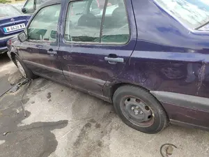 VOLKSWAGEN VENTO (1H2) foto 3