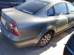 VOLKSWAGEN PASSAT BERLINA (3B3) foto 5