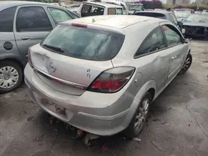 OPEL ASTRA H GTC foto 3