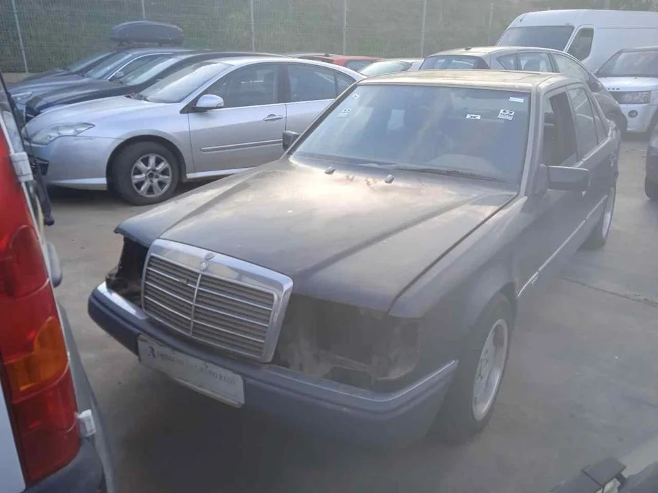 MERCEDES-BENZ CLASE 124 (BM 124) BERLINA