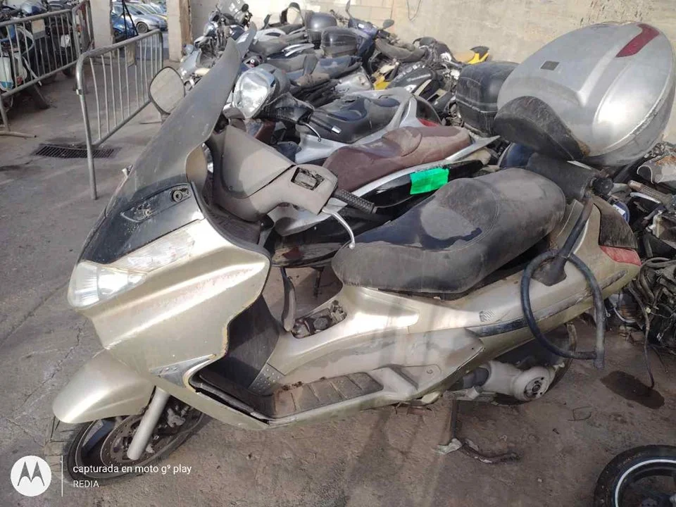 PIAGGIO (VESPA) X 8