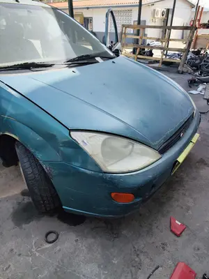 FORD FOCUS BERLINA (CAK) foto 2