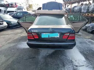 MERCEDES-BENZ CLASE E (BM 210) FAMILIAR foto 6
