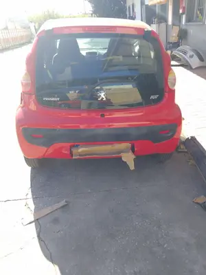 PEUGEOT 107 foto 2