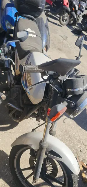 SUZUKI GSX 400 (1985-1989) foto 3