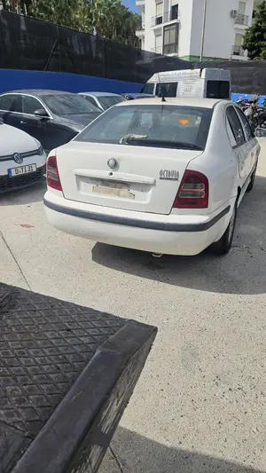 SKODA OCTAVIA BERLINA (1U2) foto 4