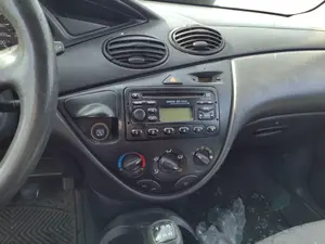 FORD FOCUS BERLINA (CAK) foto 18