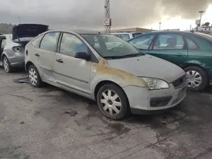FORD FOCUS BERLINA (CAP) foto 4