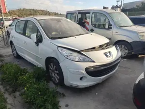 PEUGEOT 207 foto 2