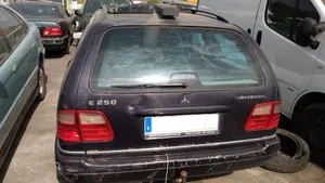 MERCEDES-BENZ CLASE E (BM 210) FAMILIAR foto 7