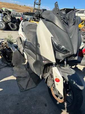 YAMAHA X-MAX 300 foto 2
