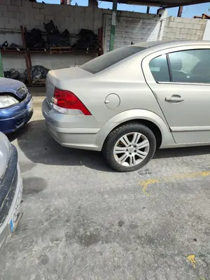 OPEL ASTRA H BERLINA foto 7