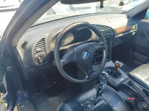BMW SERIE 3 BERLINA (E36) foto 7
