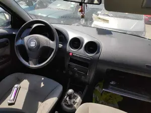 SEAT CORDOBA BERLINA (6L2) foto 4