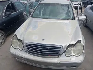 MERCEDES-BENZ CLASE C (BM 203) BERLINA foto 1