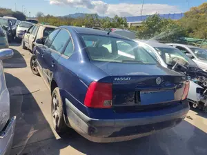 VOLKSWAGEN PASSAT BERLINA (3B2) foto 5