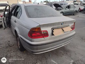 BMW SERIE 3 BERLINA (E46) foto 4