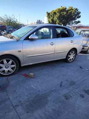 SEAT CORDOBA BERLINA (6L2) foto 6