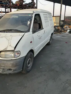 NISSAN VANETTE CARGO foto 2