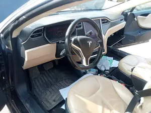 TESLA MODEL S foto 4