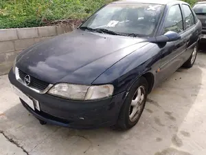OPEL VECTRA B BERLINA foto 4